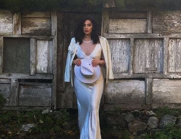 Mos vallë është në pritje të ëmbël Arjola Demiri?