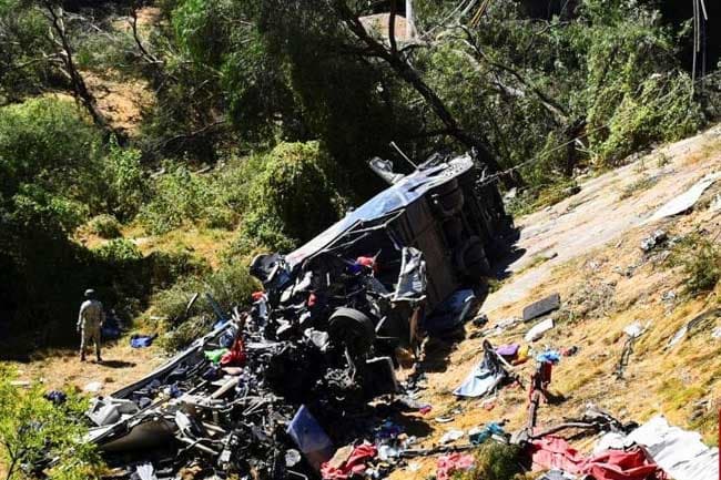 Autobusi në Meksikë përplaset me rimorkion e kamionit, 24 të vdekur