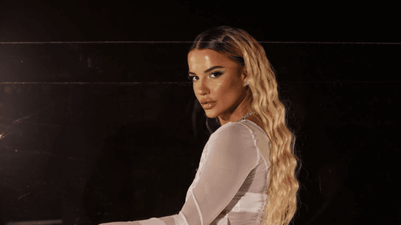 Baby G e “zjarrtë” në fotografitë e fundit