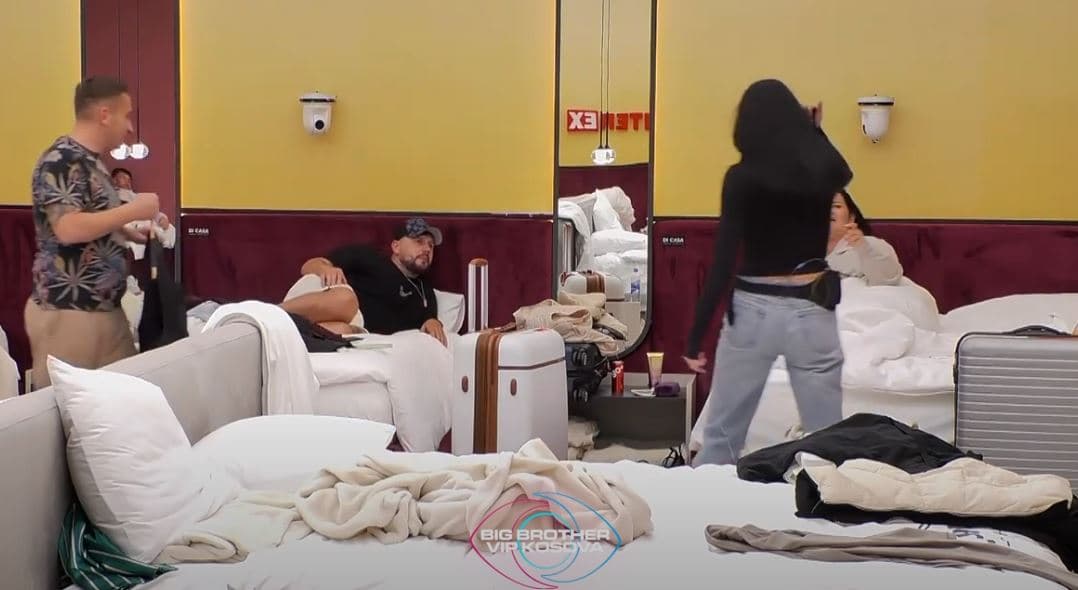 Nis flirti edhe mes dy banorëve të tjerë (VIDEO)