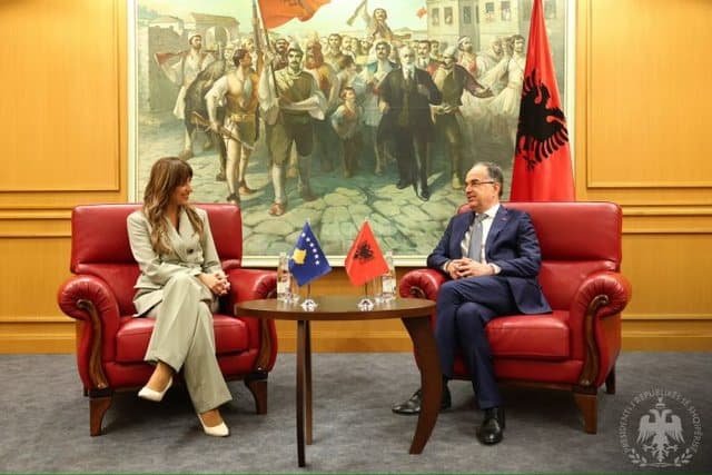 Begaj pret në takim Haxhiun, ia rikonfirmon angazhimin për rritjen e numrit të njohjeve për Kosovën