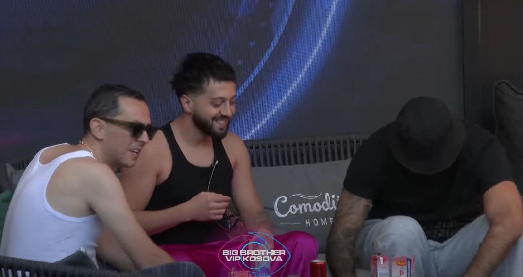 Besforti, Gjesti dhe Kevini këndojnë së bashku