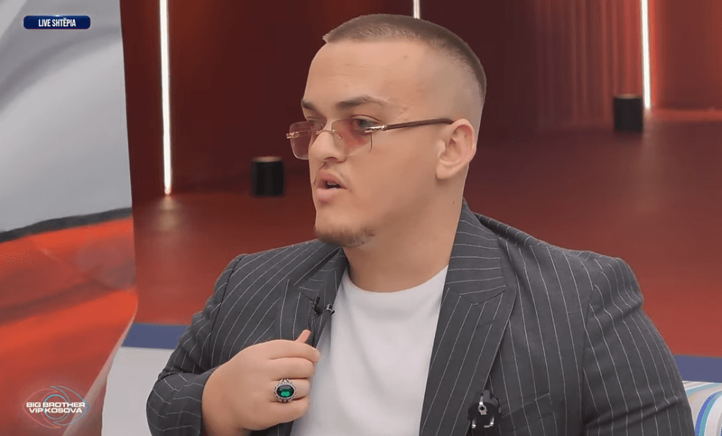Imitimi i Rezit, Burimi befason: Nuk është bullizëm, jam i kënaqur me të gjithë banorët