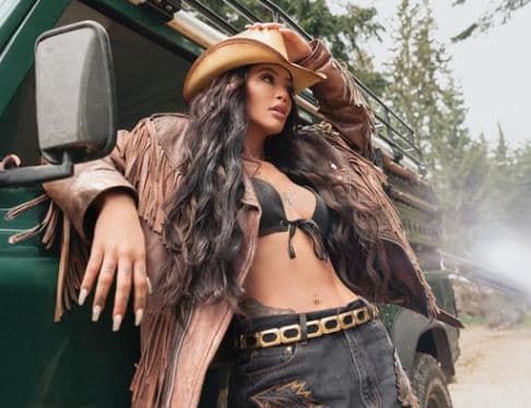 Dafina Zeqiri vjen plot stil