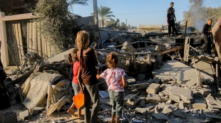 Sulmi izraelit në xhaminë “Al Aksa” në Gaza vret 18 njerëz, sipas mjekëve