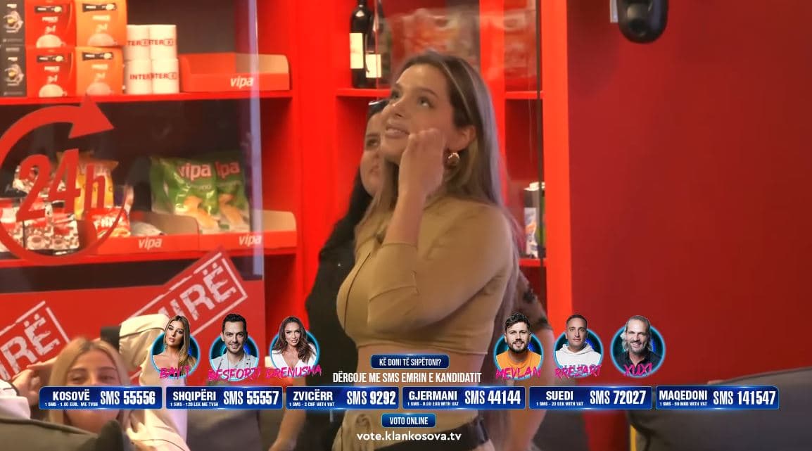 Lela e përlotur pasi sheh mesazhin nga droni