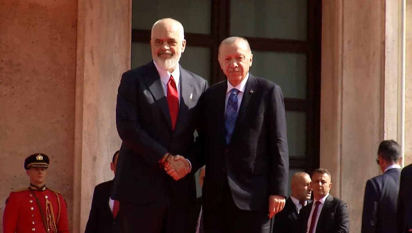 Erdogan takon Ramën, pritet nënshkrimi i marrëveshjeve për arsim, komunikim e bujqësi
