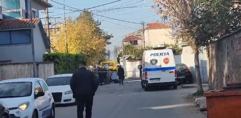 Tentoi t’i vendoste eksploziv një makine në Elbasan, humb jetën 24-vjeçari