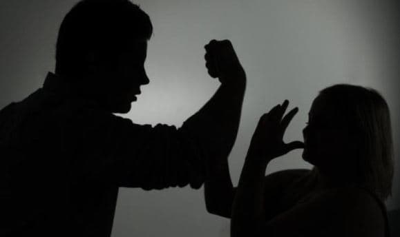 Prishtinë, gruaja sulmohet dhe kërcënohet nga një burrë