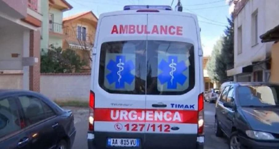 Përfshihet nga zjarri një stallë në Korçë, humb jetën një person