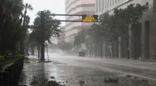 Më shumë se tre milionë shtëpi dhe biznese pa energji elektrike në Florida