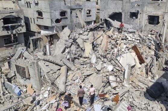 Izraeli lëshon urdhra të reja evakuimi në Gaza, vriten 12 persona