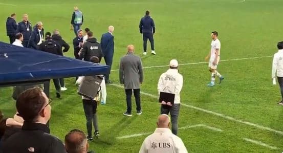 Xhaka pas ndeshjes u përshëndet me trajnerin e Serbisë