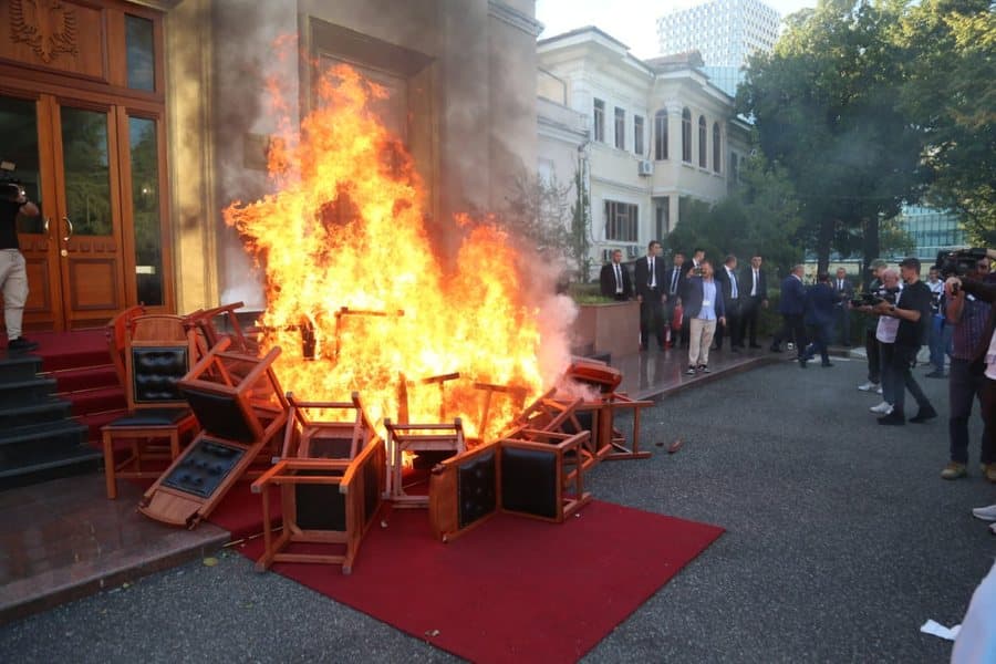 PS kërkon përjashtim të 24 deputetëve të opozitës nga seanca plenare
