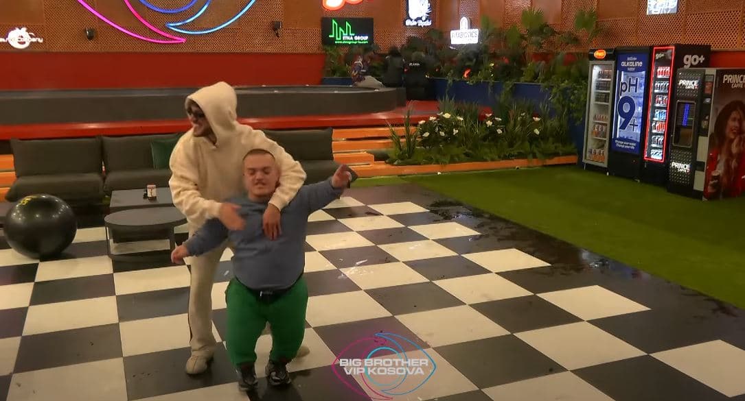 Leo dhe Burimi ndezin atmosferën brenda shtëpisë (VIDEO)