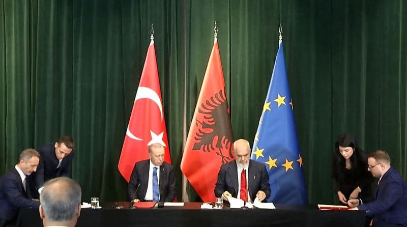 Nënshkruhen në Tiranë marrëveshjet mes Turqisë dhe Shqipërisë