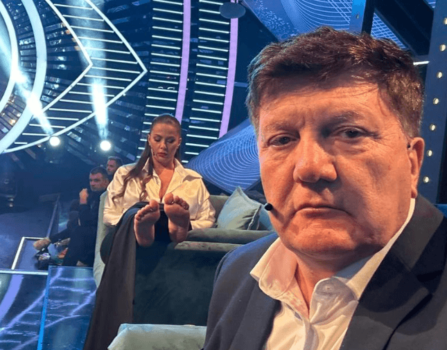 Milaim Zeka publikon momente gjatë pauzës së spektaklit të BBVK-së