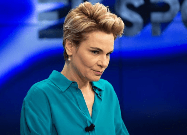 Fëmijët e Monika Kryemadhit: “Kur del në TV jemi të tmerruar” – rrëfimi i saj për presionin dhe bullizmin në Shqipëri