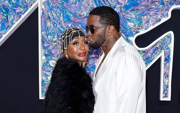 Nëna e Diddy thyen heshtjen: Është zemërthyese të shoh djalin tim të gjykuar jo për të vërtetën