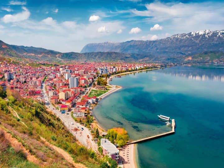 Mbi 600 mijë vizitorë në Korçë e Pogradec, 85 % të huaj