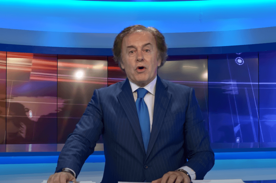Merr vëmendje Reis Çiço nga studio e lajmeve në klipin e MatoLales
