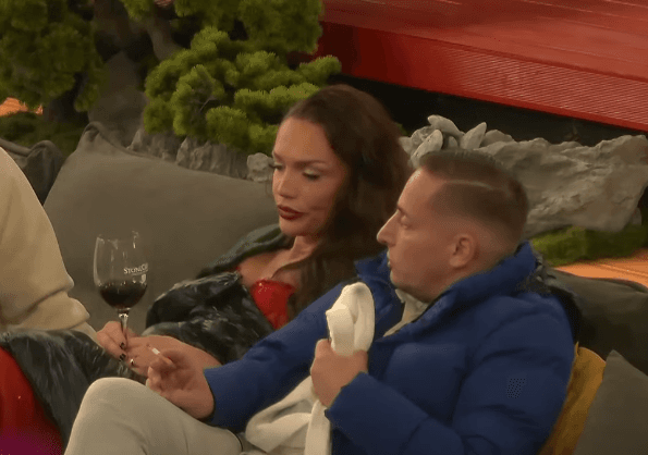 Drenusha kurioze në rrugëtim, pyet për finalistë (VIDEO)