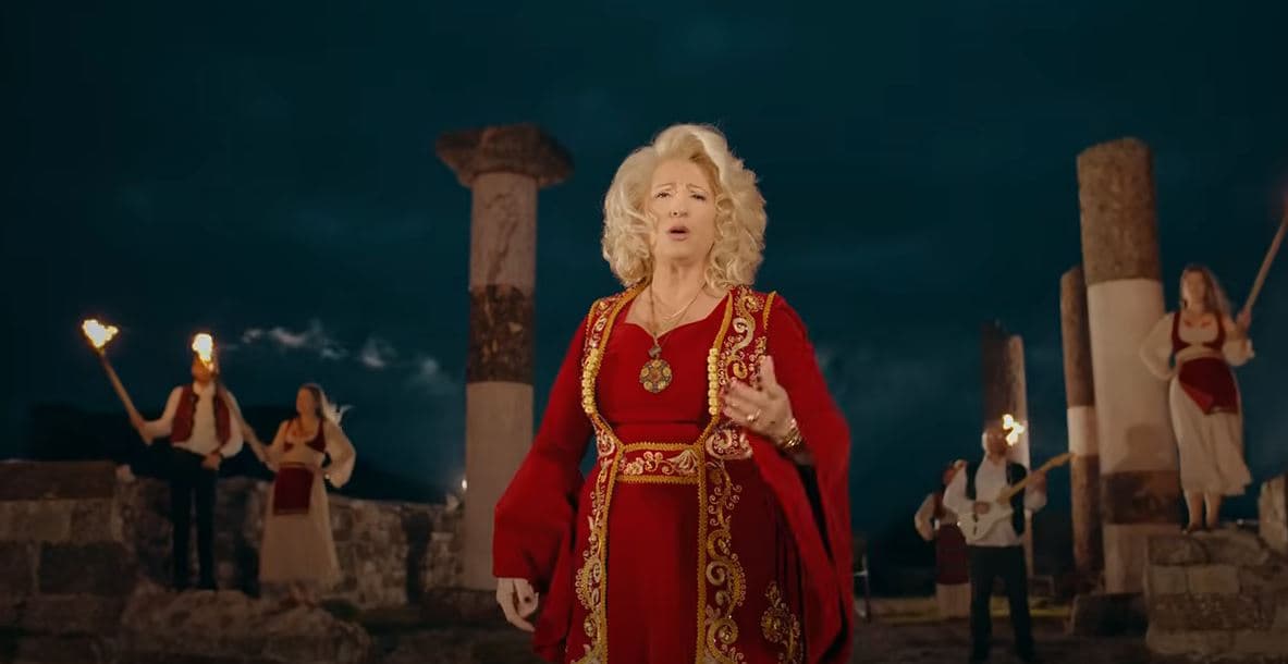 Shkurte Fejza i dedikon këngë Hasan Prishtinës (VIDEO)