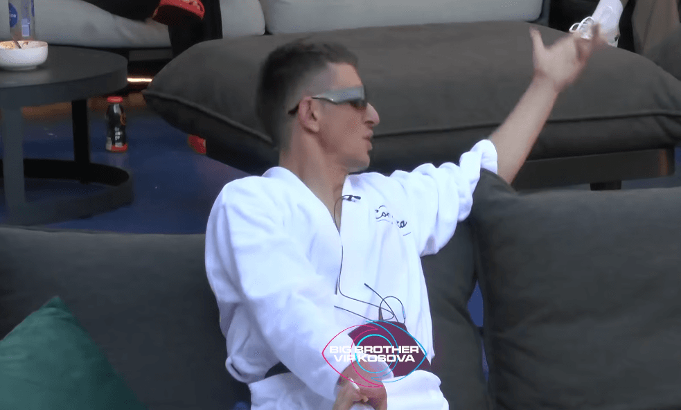 ''Mos merr urdhra nga dështaku'', Vullneti i drejtohet Sarës për Rezin dhe refuzon ta pastrojë kuzhinën (VIDEO)