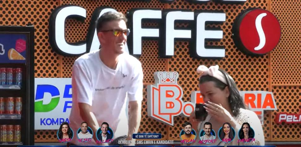Vullneti me kunja: Kanë mbirë çiftet si kërpudhat pas shiut (VIDEO)