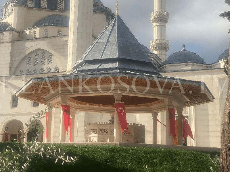 Kështu duket Xhamia e Namazgjasë në Tiranë, Erdogani erdhi për ta inauguruar