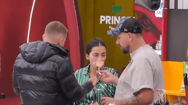 Rezi qorton Xhenin për zhurmën e mbrëmshme: Su desht m'u bo (VIDEO)