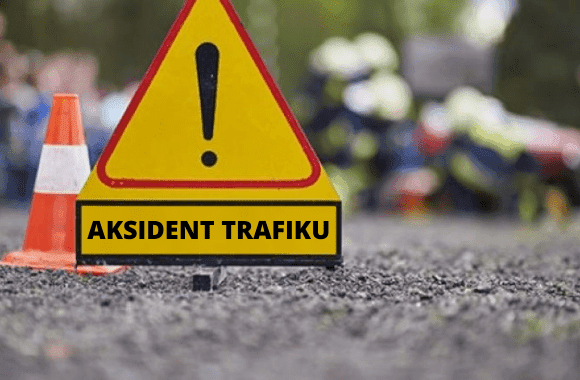Mercedesi përfundon në oborrin e një shtëpie në Suharekë, tre të lënduar