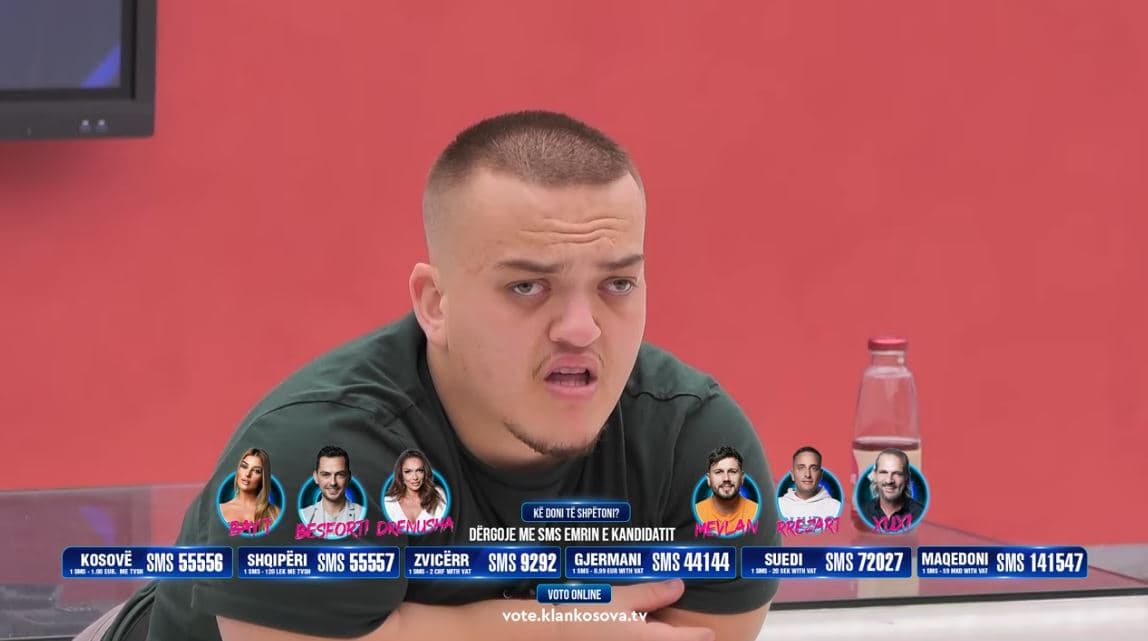 “Nuk është festë e imja”, Burimi s’i reziston festës – e shikon nga salloni (VIDEO)