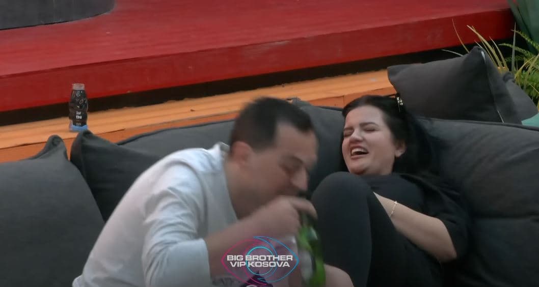 Gresa imiton Xuxin, shkakton të qeshura