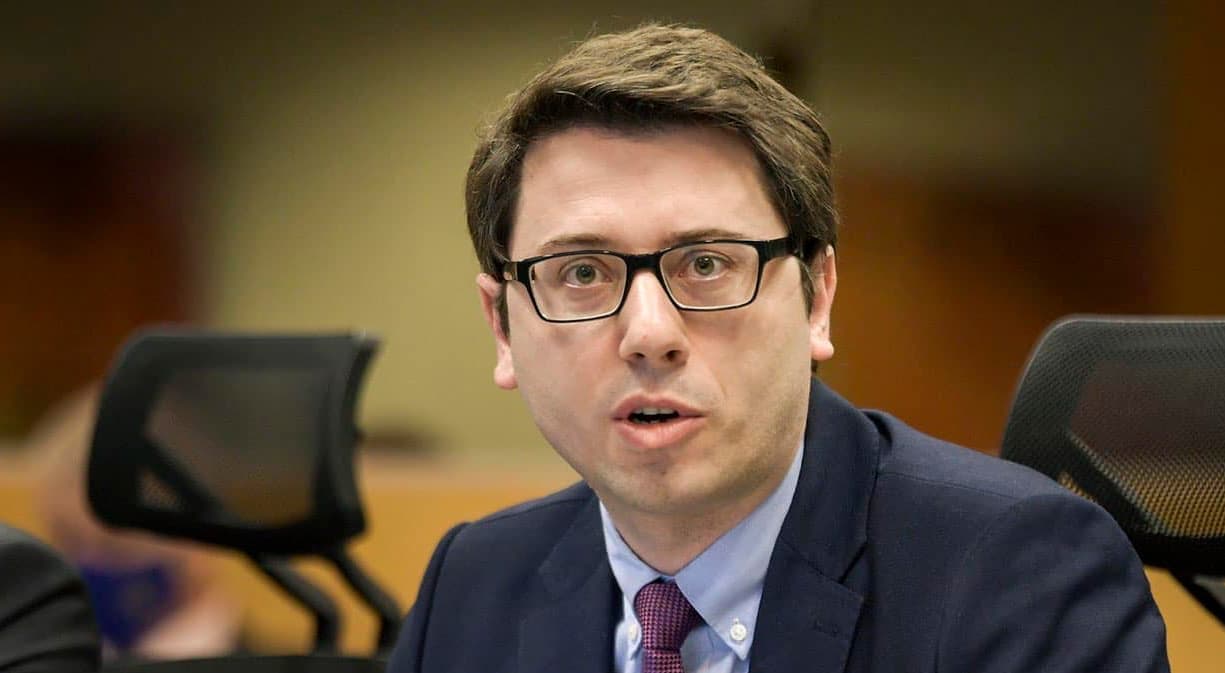 Ministria e Financave mundëson heqjen vullnetare të atyre që s’duan t’i marrin 100 eurot e fundvitit