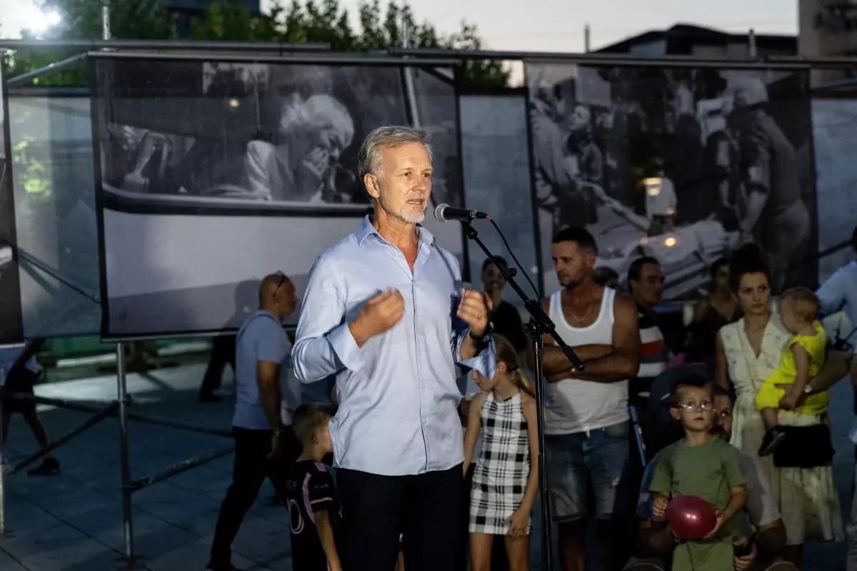 Fotoreporteri i njohur britanik dyshohet u vra nga djali i tij - më 2023 hapi ekspozitë në Kosovë