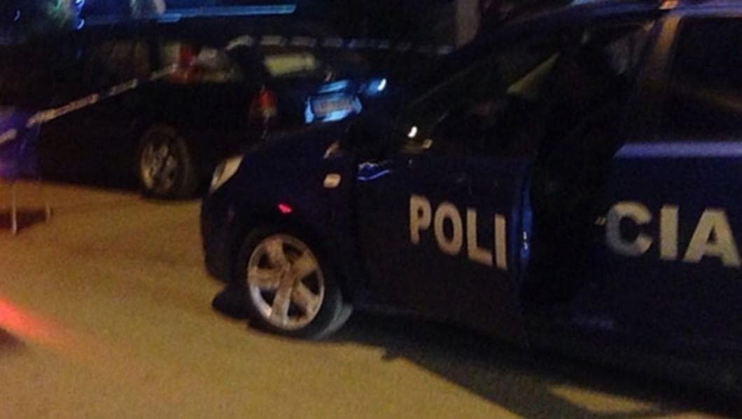 U konfliktuan për pronat në Bashki, 75-vjeçarja i nxjerr biçakun mbesës, arrestohet