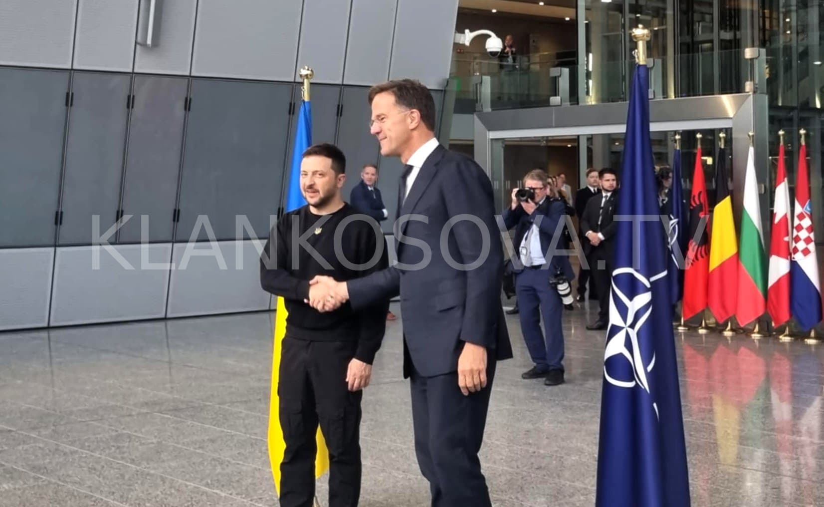 Zelensky arrin në Bruksel, pritet nga Rutte - Ukraina, kryetema e takimit të Ministrave të Mbrojtjes