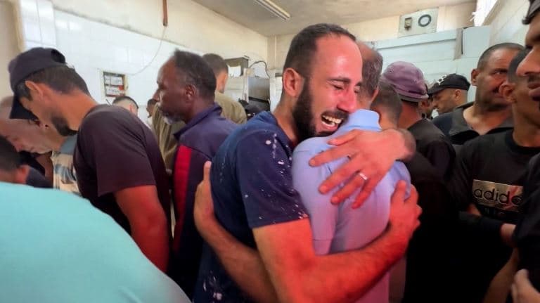 “Unë dua vëllain tim, më lini në krahët e tij”: Sulmi izraelit vret familjen 8-anëtarëshe