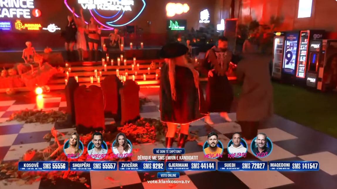 "Halloween Party", banorët këndojnë e kërcejnë (VIDEO)