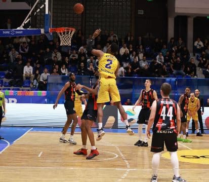 Ylli e mposht Vëllaznimin në "Shani Nushi", 72:77