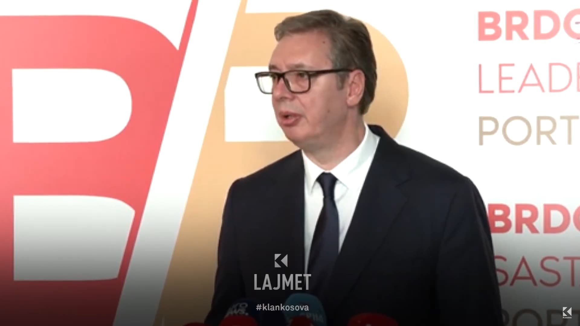 Sikleti i serbit: Osmani e “detyron” Vuçiqin të vonohet