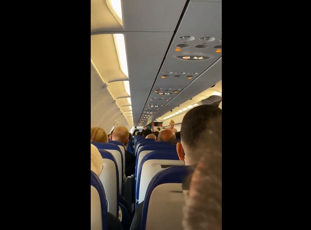Udhëtarët e linjës Milano-Prishtinë përballen me situatë të pakëndshme për faj të kompanisë ajrore (VIDEO)