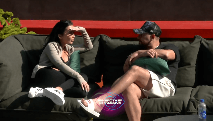 "Ti i dashuruar", "kurse ti je veç në skeçe": Xheneta thumbon Mevlanin e Gresën – kjo e fundit reagon