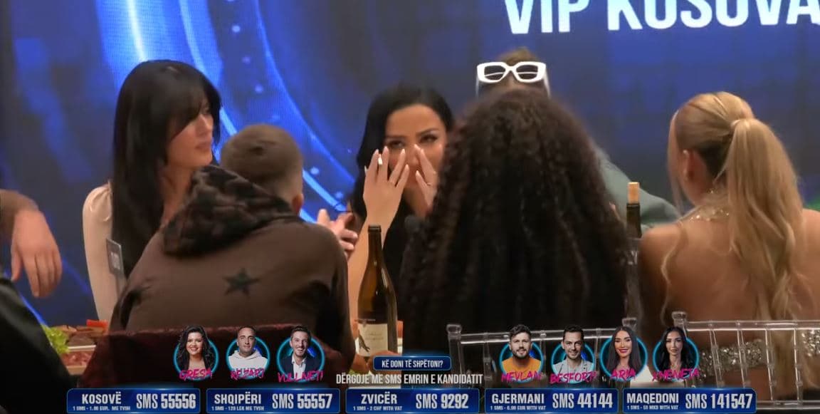 Xheneta me lot në sy flet për jetën: Nëna na la e njerkën e dua më së shumti (VIDEO)