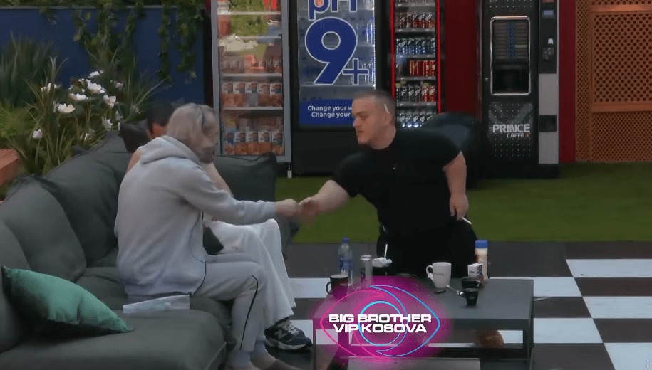 ''Jena namazli'', Burimi çakuron Xuxin se nuk i fshehu cigaret (VIDEO)