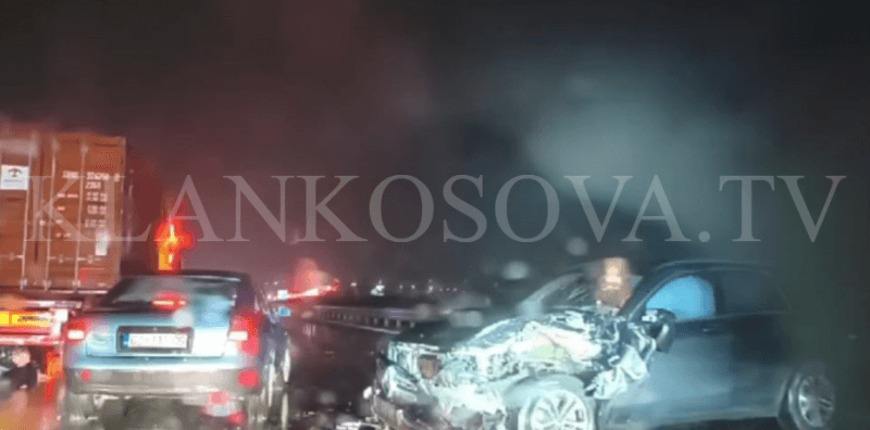 Dy të lënduar në aksidentin që ndodhi në pjesën e autostradës Veternik - Bresje