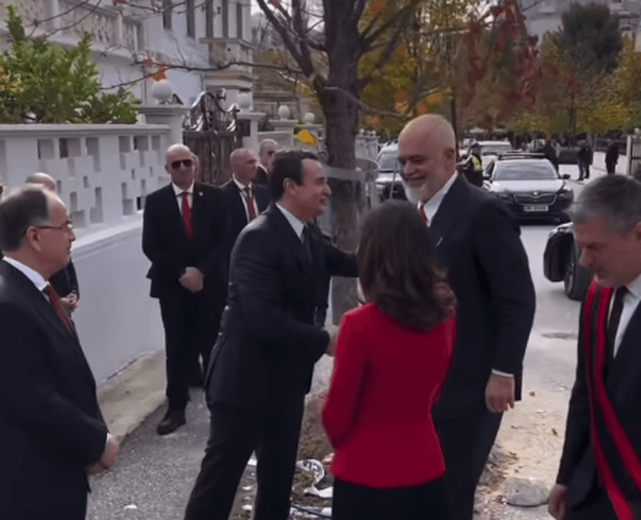 Kurti dhe Rama u panë të afërt për Pavarësinë e Shqipërisë, a i pajtoi dikush? (VIDEO)