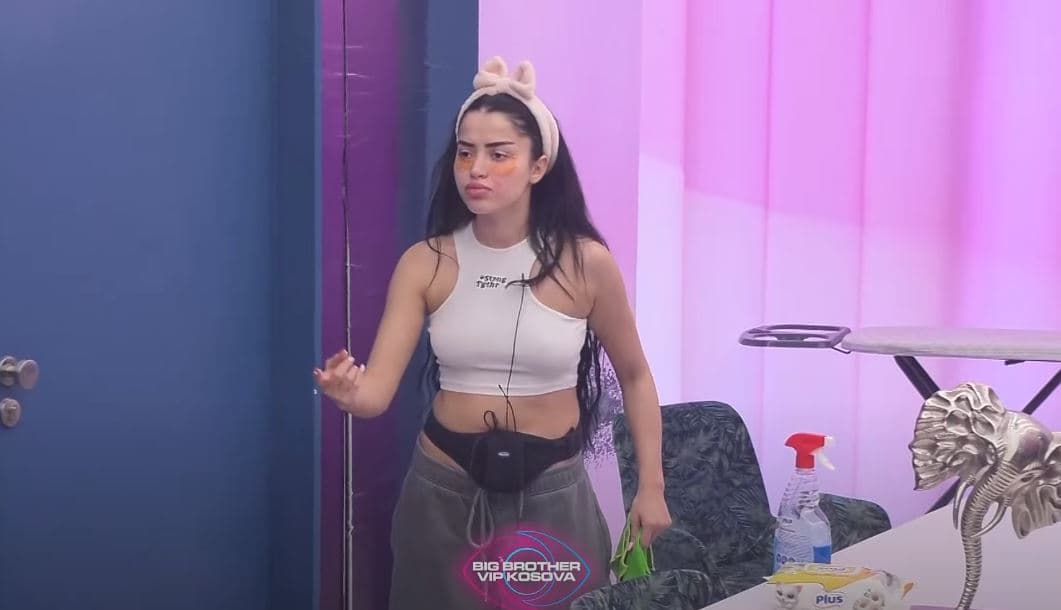Degradon debati mes Anisës dhe Xhenetës, ja çka ndodhi mes tyre (VIDEO)