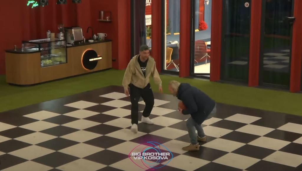 Xuxi me lëvizje fantastike në basketboll (VIDEO)